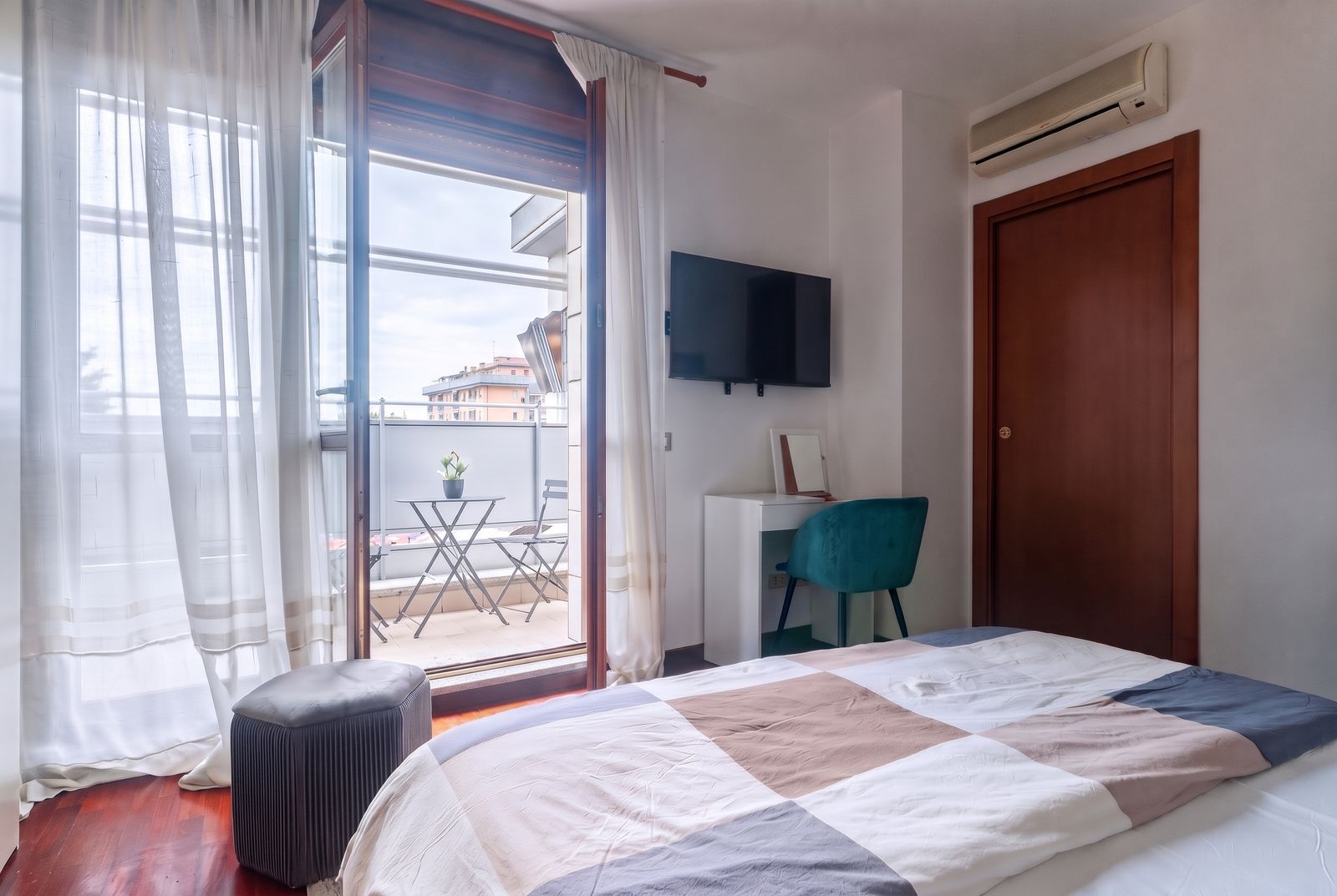 Bright bedroom with balcony in the Val di Non apartment, Milan Precotto