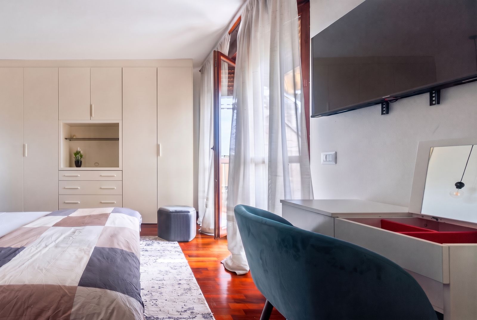 Quiet one-bedroom with balcony · M1 Precotto – photo 3