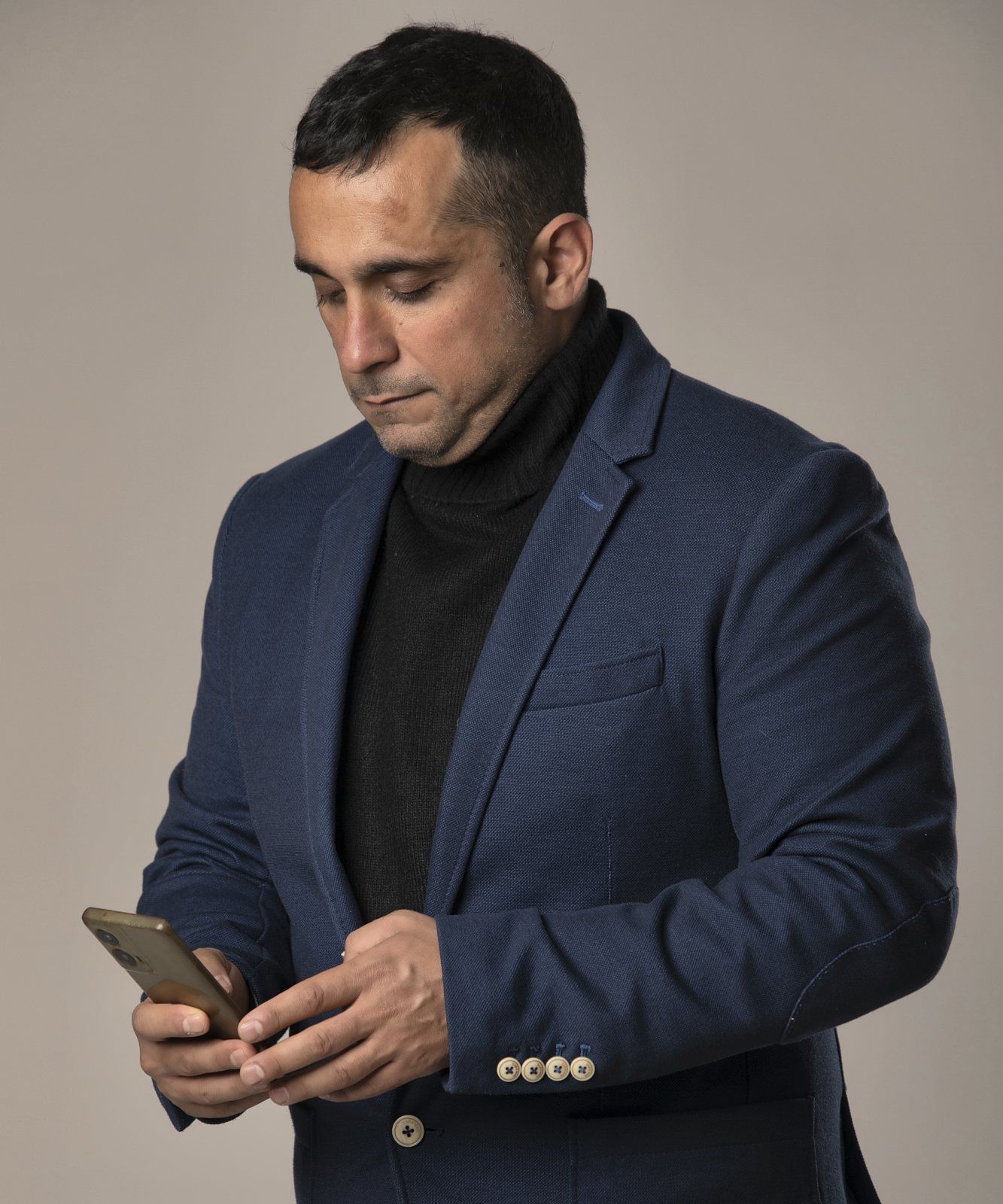 Vito, the host, answering guests from his phone